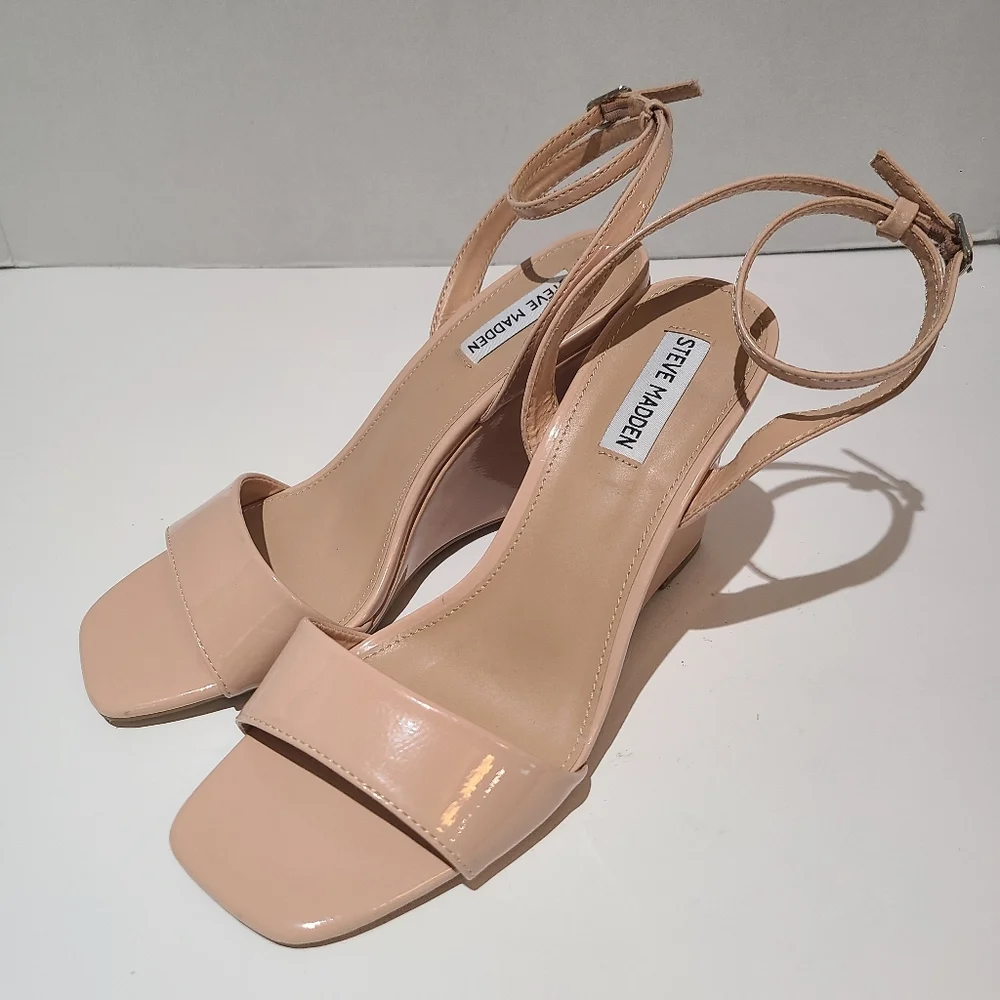 Steve Madden‎ Patent Leather Wedge Sandal Size 9